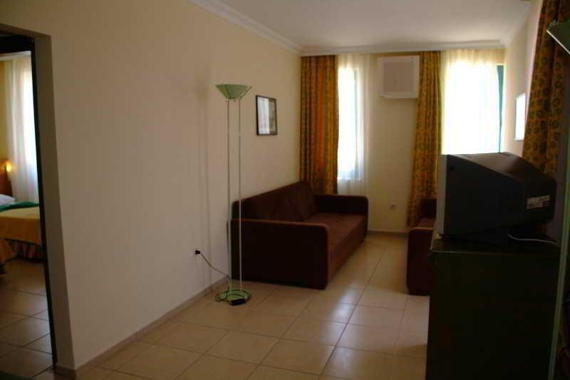 Elit Garden Apart 3* Side